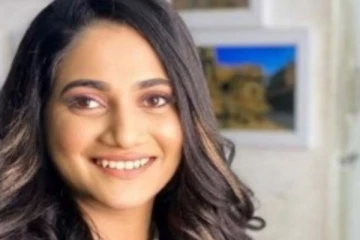 இந்த உடையில் இப்படியொரு மேக்கப்பா? லொஸ்லியா வெளியிட்ட புகைப்படத்திற்கு ரசிகர்களின் ரியாக்ஷன்