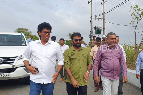 யாழ். மட்டுவில் பகுதியில் உள்ள பொருளாதார மத்திய நிலையத்தை பார்வையிட்ட வசந்த சமரசிங்க | Wasantha Mp Visit Economic Center Madduvil