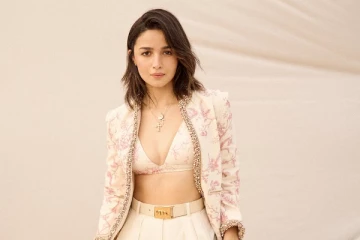 ஆலியா பட் ஹாட் போட்டோஷூட்