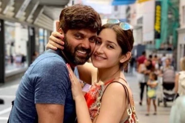 அச்சு அசல் சாயீஷா போலவே இருக்கும் அவருடைய மகள்.. இதோ பாருங்க