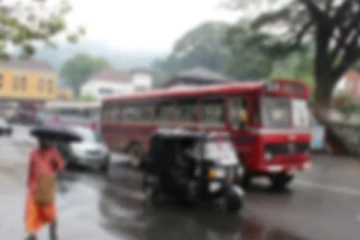 போட்டி போட்டுக்கொண்டு சென்ற தனியார் - அரச பேருந்துகள்: அச்சத்தில் பயணித்த மக்கள்