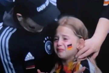 ஜெர்மனிக்காக  கதறி அழுத சிறுமிக்கு கிடைத்த 36,000 பவுண்டு; அவர் எடுத்த முடிவு