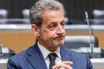 பிரான்ஸ் முன்னாள் ஜனாதிபதியின் தண்டனையை உறுதிப்படுத்திய நீதிமன்றம்