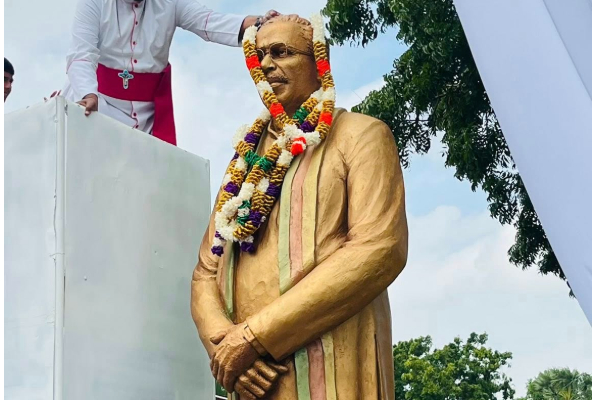 யாழில் விபத்தில் சிக்கிய சிறீதரன் எம்.பியின் வாகனம் | Mp Sreedharan S Vehicle Involved In Accident