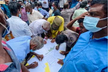 ஹட்டனிலும் கையெழுத்து வேட்டை! அணிதிரண்டனர் பெருமளவு மக்கள் (PHOTOS)