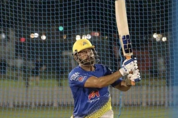 ஆள் ஏரியாவிலும் தல தான் : சிக்ஸர் விளாசும் தோனி - புதிய வீடியோவால் ரசிகர்கள் குஷி