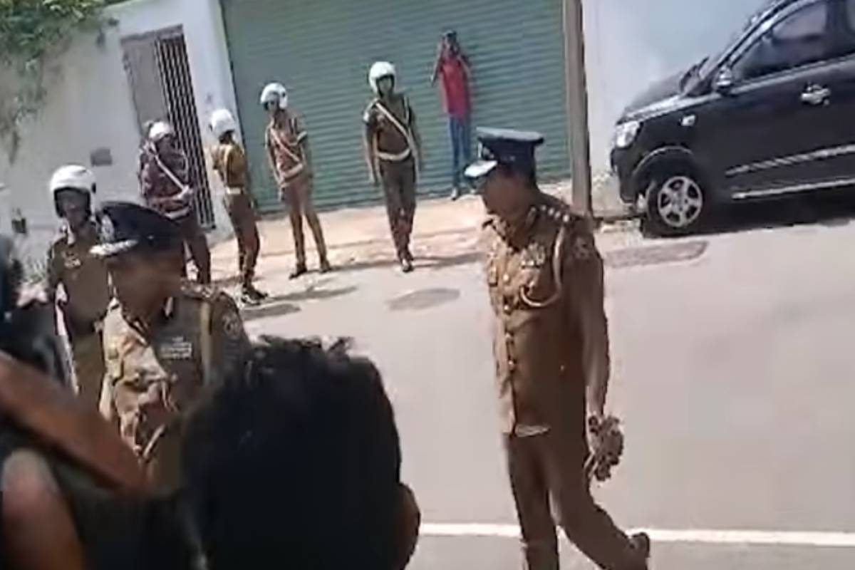 திடீரென உயிரிழந்த கபில சந்திரசேன! விசாரணைக்காக வீட்டிற்கு விரைந்துள்ள முக்கிய அதிகாரிகள் - பொலிஸார் குவிப்பு | Kapila Chandrasena Dead Investigation