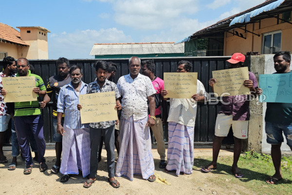 யாழில் ஒப்பந்த காலம் முடிந்தும் வெளியேற மறுக்கும் நிறுவனம் : போராட்டத்தில் குதித்த மக்கள் | People Protest Company Refuses To Leave Jaffna யாழில் ஒப்பந்த காலம் முடிந்தும் வெளியேற மறுக்கும் நிறுவனம் : போராட்டத்தில் குதித்த மக்கள் | People Protest Company Refuses To Leave Jaffna