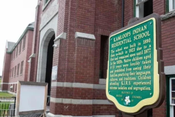 கனடா  பள்ளி வளாகத்தில் 215 குழந்தைகளின் எலும்புக்கூடுகள் மீட்பு!