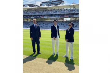 இங்கிலாந்து அணியுடனான முதல் டெஸ்ட்: நியூசிலாந்து அணி பேட்டிங்