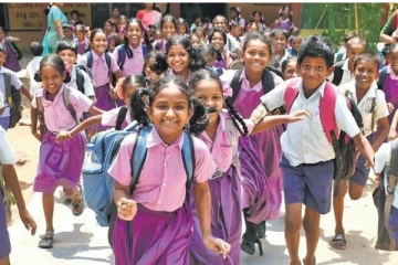 தமிழகத்தில் பள்ளிகள் திறக்கும் முதல் நாளே மாணவர்களுக்கு மூன்று நற்செய்தி