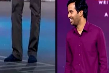 சாக்ஸ் மட்டும் அணிந்து மேடையேறிய இயக்குநர்! வைரலாகும் வீடியோ..