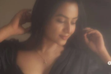 மிரர் செல்ஃபியில் மயக்கும் சீரியல் நடிகை ஜனனி.. டிரெண்ட்டாகும் புகைப்படங்கள்..