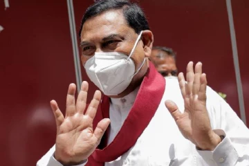 கட்டுநாயக்க விமான நிலையத்தில் பசிலுக்கு வழங்கப்பட்ட அமோக வரவேற்பு!