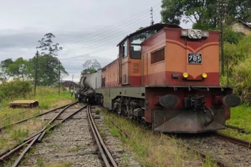 புகையிரம் தடம் புரண்டதால் மலையக புகையிரத சேவை தாமதம் (Photos)