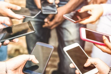 போனை இப்படியா உபயோகிக்கின்றீர்கள்? நம்ப முடிகின்றதா?