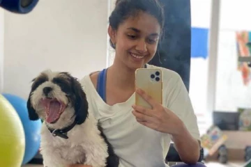 மொட்டை மாடி போட்டோஷூட்டா? ரசிகர்களை சுண்டியிழுத்த நடிகை கீர்த்தி..