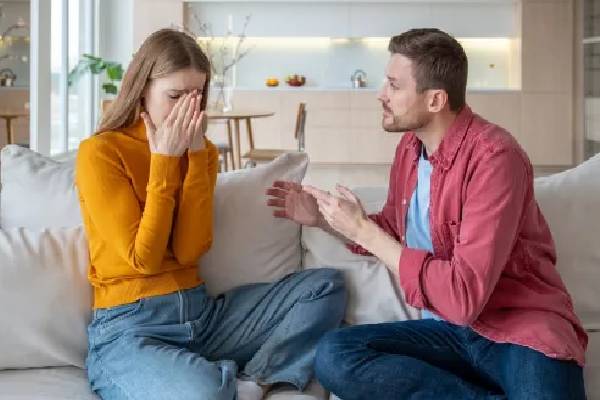 காதல் உறவில் Red Flag - Green Flag என்றால் என்னன்னு தெரியுமா? | What Is Red Flag And Green Flag In A Relationship காதல் உறவில் Red Flag - Green Flag என்றால் என்னன்னு தெரியுமா? | What Is Red Flag And Green Flag In A Relationship