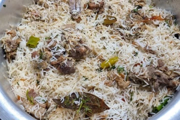 வீடே மணக்கும் கொங்குநாடு வெள்ளை மட்டன் பிரியாணி: எப்படி செய்வது?