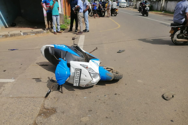 யாழ்.பல்கலையருகில் இளைஞன் மீது துரத்தித் துரத்தி வாள்வெட்டு! - ஐபிசி தமிழ்