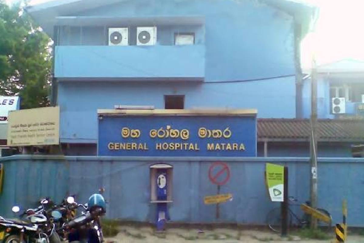 பாடசாலை முற்றத்தில் காலைவேளை பாடிக்கொண்டிருந்த மாணவிக்கு நேர்ந்த துயரம் | Female Student School Courtyard Fell Down And Died