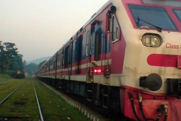 கோர விபத்தில் ஒரே குடும்பத்தைச் சேர்ந்த இருவர் உட்பட மூவர் உயிரிழப்பு