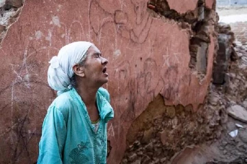 தூக்கத்திலேயே பறிபோன பல உயிர்கள்... 2,000 கடந்த இறப்பு எண்ணிக்கை: 3 நாட்கள் தேசிய துக்கம் அறிவிப்பு