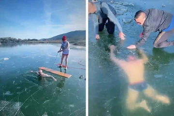 இப்படி ஒரு சாகசமா? உறைந்த பனியில் சிக்கிய வீரரின் நிலை என்ன? வைரல் வீடியோ