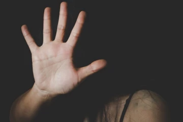 இந்திய பெண் என்பதால் சீரழிக்கப்பட்ட 20 வயது இளம்பெண் ; வெளிநாடொன்றில் அரங்கேறிய கொடூரம்