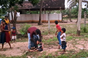 கேப்பாபிலவில் இரு குடும்பங்கள் போராட்டம்! காவல்துறையினரின் பொறுப்பற்ற செயற்பாடே காரணம்