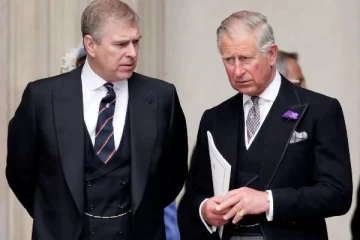 பட்டங்களை இழந்த இளவரசர் ஆண்ட்ரூ பிரித்தானியாவை விட்டு வெளியேற வாய்ப்பு