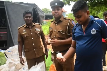 3200 கடல் சங்குகளுடன் சிக்கிய இருவர்!