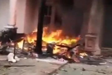 පාර්ලිමේන්තු මන්ත්‍රී නිමල් ලන්සගේ නිවසත් ගිනි බත් කරයි...