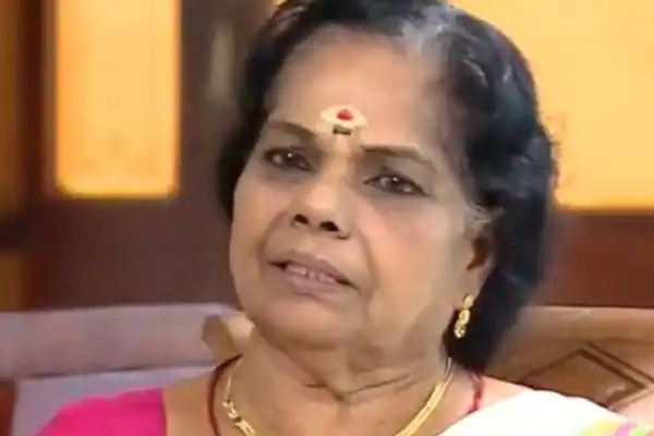 மருது பட விஷாலின் பாட்டி இறந்துவிட்டாரா? யுடியூபில் பரவிய செய்தியால் அனைவரும் ஷாக் | Kulappulli Leela Death Rumour Shocks Fans