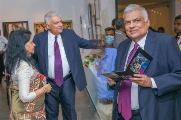 கொழும்பில் ஓவியக் கண்காட்சியை பார்வையிட்ட ஜனாதிபதி ரணில்