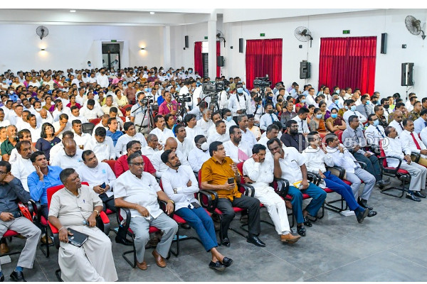 அரச ஊழியர்கள் தொடர்பில் ரணிலின் இறுக்கமான பணிப்பு | Responsibility Government Staff Max Service Public