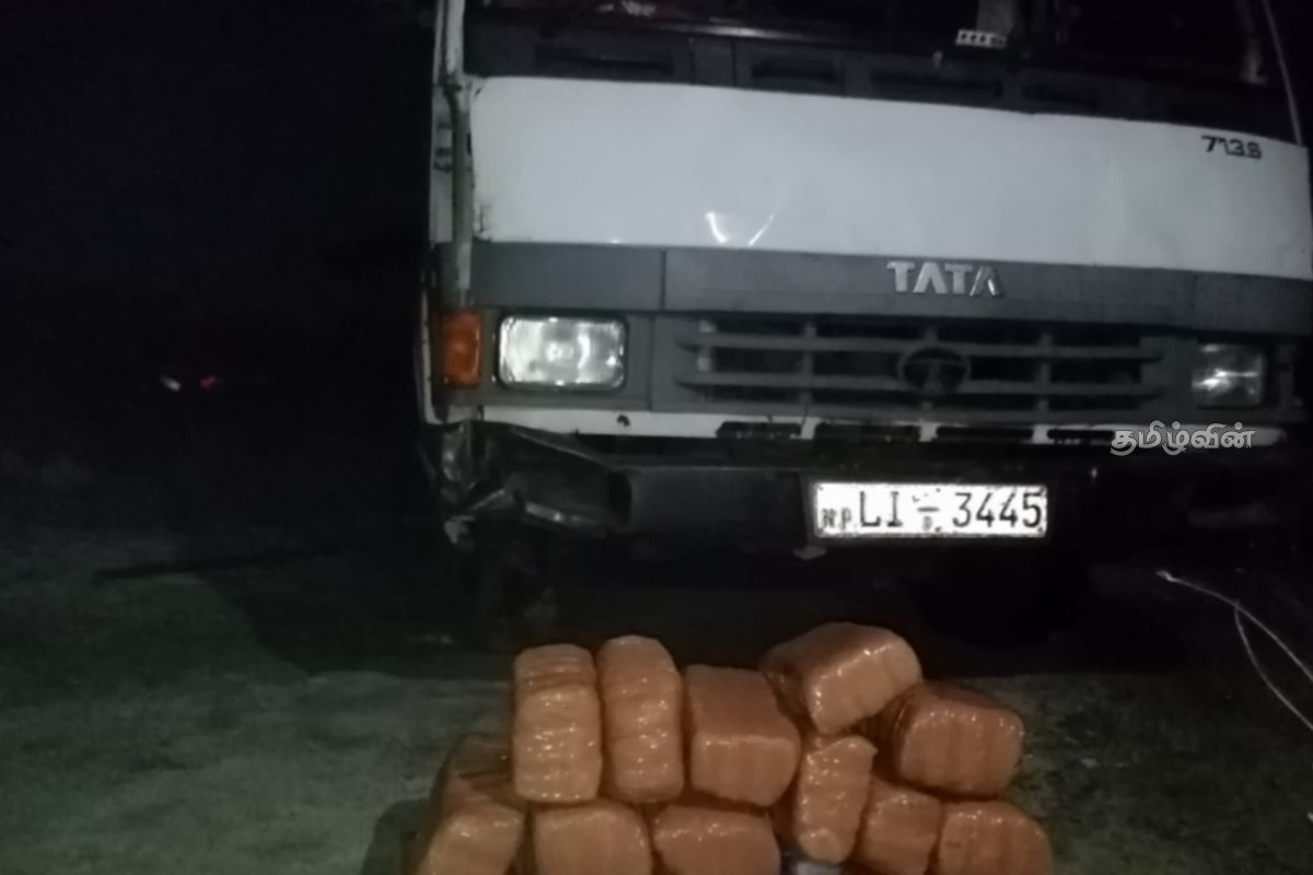 கிளிநொச்சியில் சூட்சுமமாக மறைத்து எடுத்துச் செல்லப்பட்ட கஞ்சா பொதிகள் மீட்பு: சாரதி கைது | Secretly Smuggled Into Kilinochchi Recovered