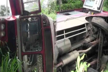 இ.போ.ச பஸ் விபத்தில் 15 பேர் காயம்!