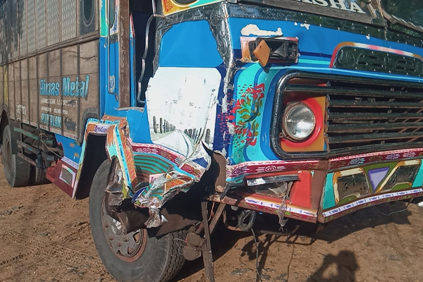 வவுனியாவில் அதிகாலை இடம்பெற்ற பயங்கர விபத்து! இளைஞனுக்கு நேர்ந்த சோகம் | Youth Dies After Motorcycle Collides With Lorry