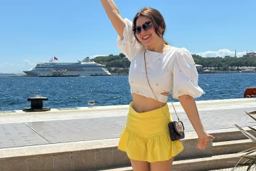 வெளிநாட்டில் ஹாட் உடையில் சுற்றிய ஹன்சிகா! லேட்டஸ்ட் ஸ்டில்கள்