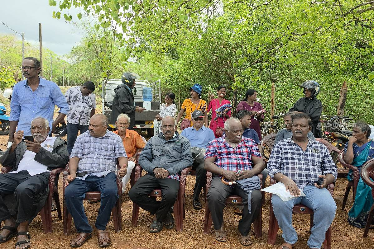 மழைக்கு மத்தியிலும் வசாவிளான் மக்களின் காணி விடுவிப்புப் போராட்டம் | Protest People Of Vasavilan Release Of Lands