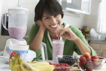 சாப்பிடும் போது இந்த தவறை செய்யாதீங்க... உயிருக்கே உலை வைத்துவிடும்