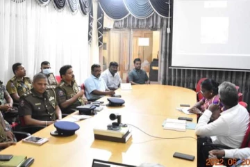 முல்லைத்தீவில் எரிபொருள் விநியோகம் தொடர்பில் எடுக்கப்பட்ட தீர்மானங்கள்(photos)