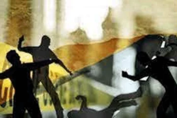 මන්ත්රීවරයෙකු තවත් මන්ත්රීවරයෙකුට රිවෝල්වරයක් පෙන්නා තර්ජනය කරයි.. වීඩියෝවකුත් සමඟ පොලීසියට පැමිණිල්ලක්..