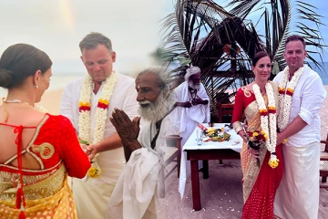 சிவநெறி முறையில் திருமண பந்தத்தில் இணைந்த வெளிநாட்டு ஜோடி(Photos)