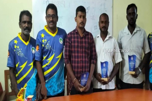 யாழில் இளைஞர்களின் துணிகரச் செயல்! கெளரவித்த பொலிஸார் | The Police Honored The Youth In Jaffna Robbery
