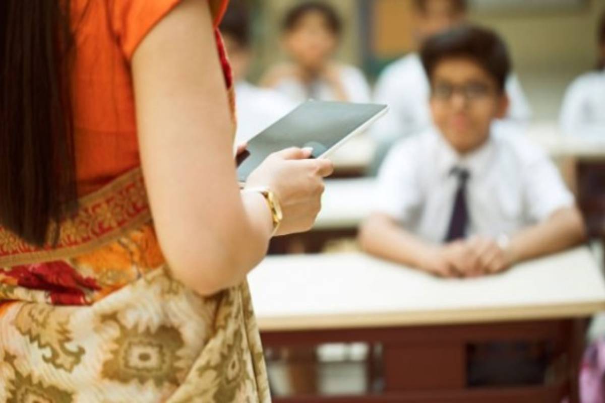 ஆசிரியர்களின் இடமாற்றம் தொடர்பில் கல்வி அமைச்சின் முக்கிய முடிவு | Transfers For Teachers National Schools 8 Years