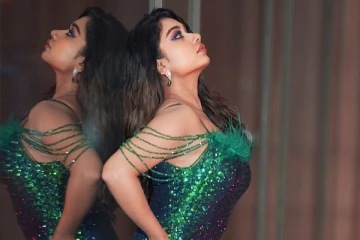 சீரியல் நடிகை ப்ரீத்தி ஷர்மாவா இது.. கிளாமர் உடையில் ஆளே மாறிவிட்டாரே