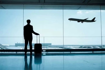 கனடா செல்ல முயற்சி - கட்டுநாயக்காவில் சிக்கிய சிகை அலங்கார நிபுணர்