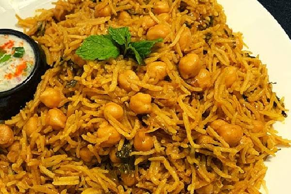 அசைவமே தோற்றுப்போகும் சுவையில் கொண்டைக்கடலை பிரியாணி... எப்படி செய்வது? | Tasty And Healthy Channa Biryani Recipe In Tamil